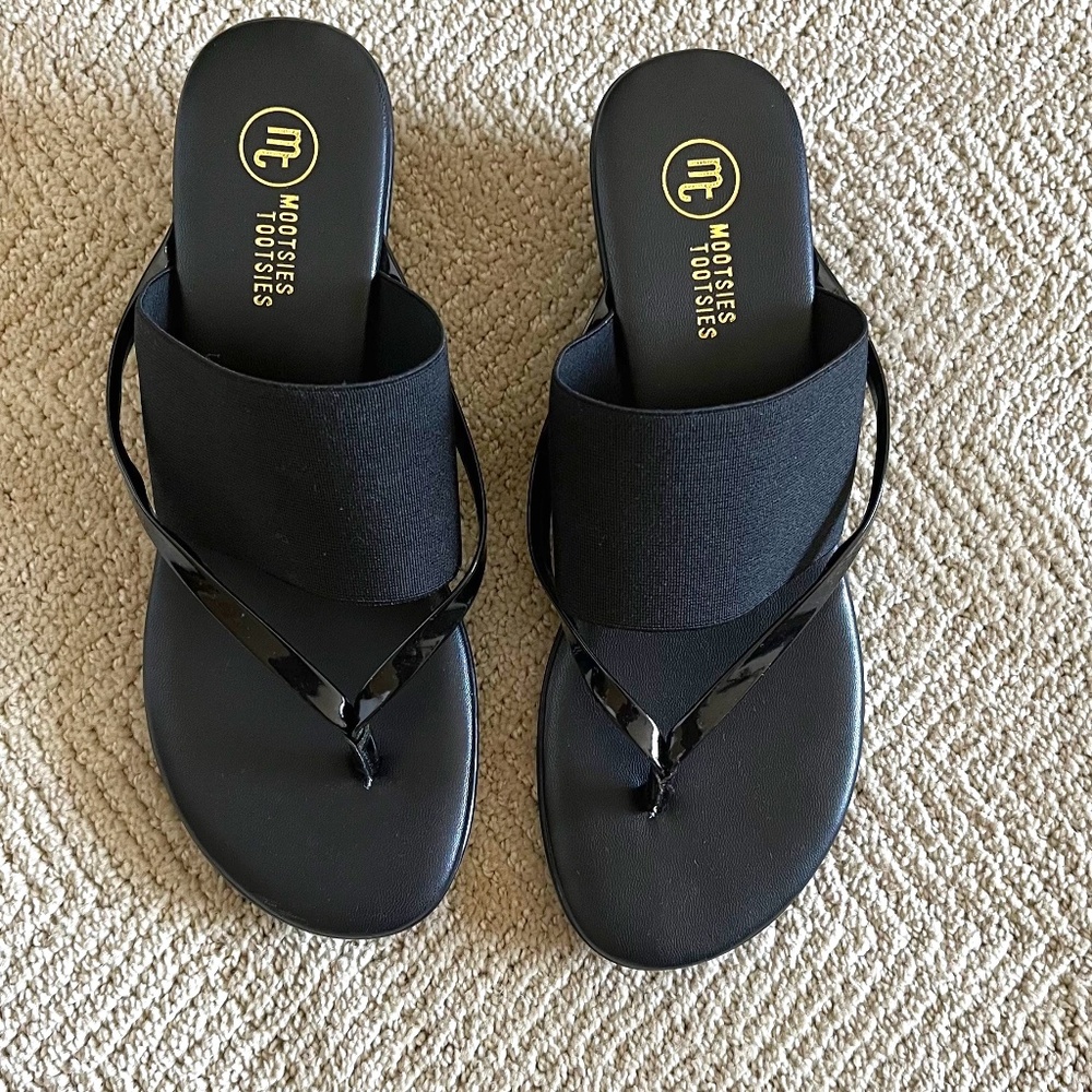 Mootsies Tootsies Black Size 7M Wedge Sandals PreOwned Excellent Condition.